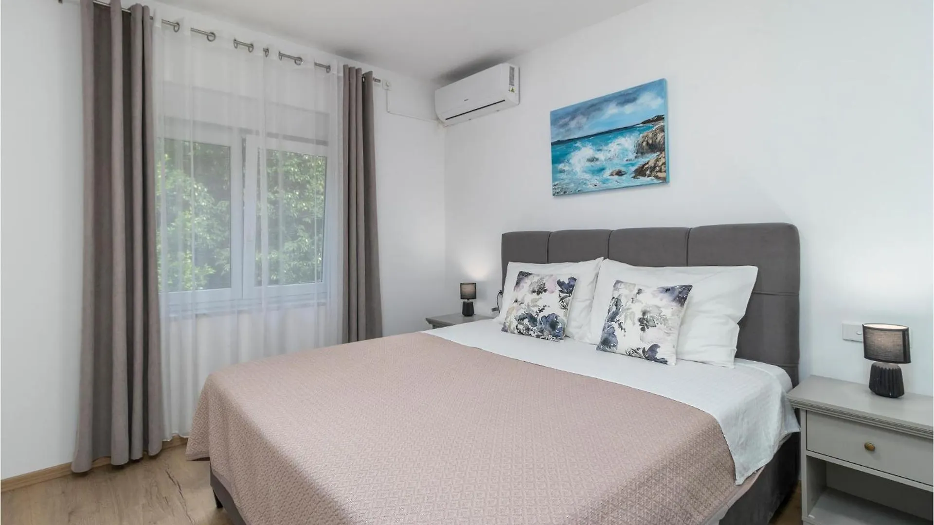 Beautiful Apartment In Pobri With Kitchen 볼로스코